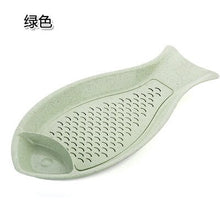 Load image into Gallery viewer, 1pcs Wheat Straw Fish Shaped Dumpling Plate Creative Dumpling Dishes With Vinegar Dish Sushi Plate Drain Pan
