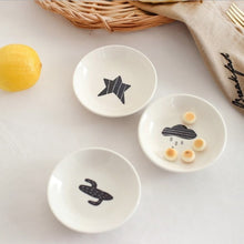 Load image into Gallery viewer, 3pcs Mini Dish Cactus Star White Black Ceramic Plate Seasoning Soy Sauce Vinegar Plates Candy Cute Dishes Kitchen Tool 1254
