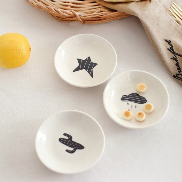 3pcs Mini Dish Cactus Star White Black Ceramic Plate Seasoning Soy Sauce Vinegar Plates Candy Cute Dishes Kitchen Tool 1254